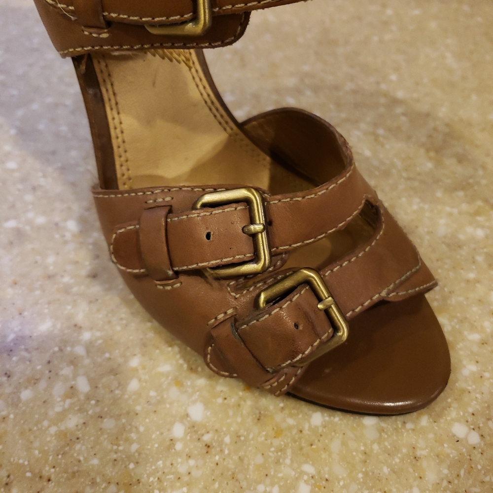 Tahari sandals - Picture 4 of 6